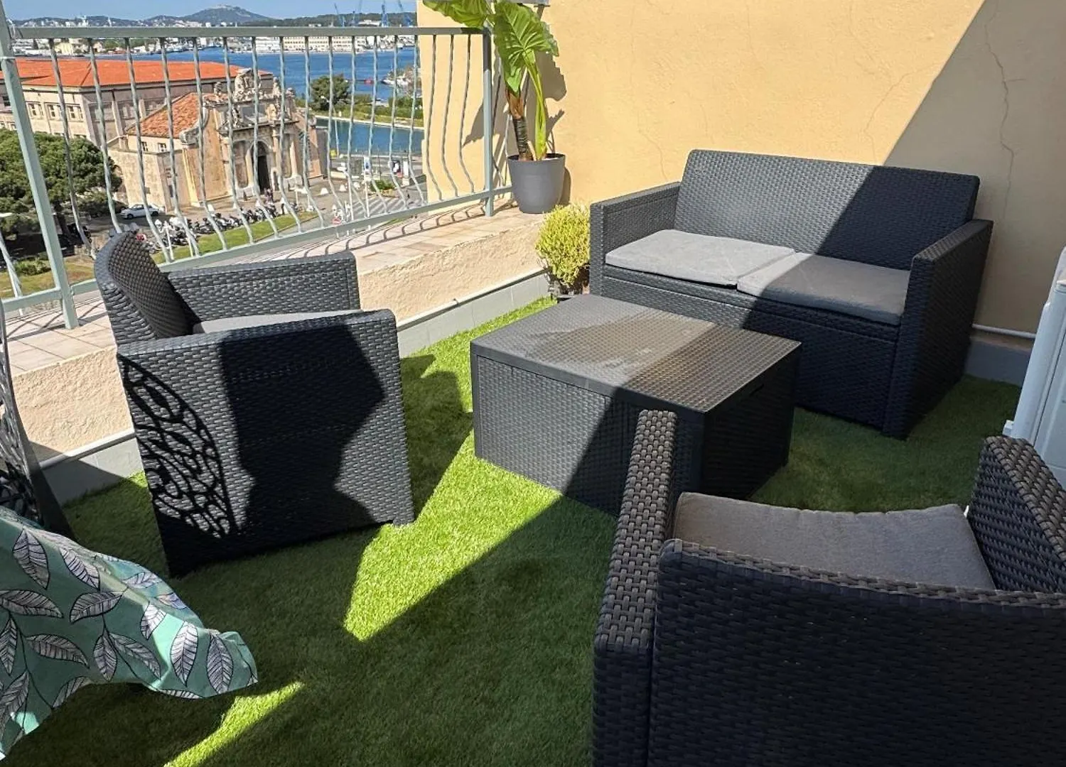 Studio En Toit Terrasse - Vue Mer - Grande Terrasse Toulon 0*,  France