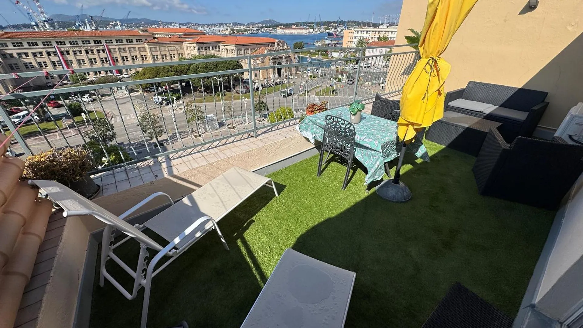 Studio En Toit Terrasse - Vue Mer - Grande Terrasse contacts